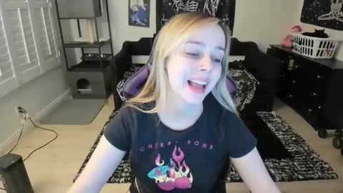 Luna online show from March 2026 04:06:02 AM