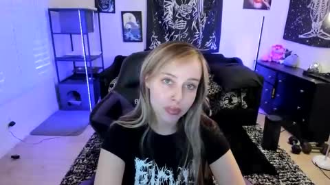 Luna online show from May 2026 11:24:01 PM