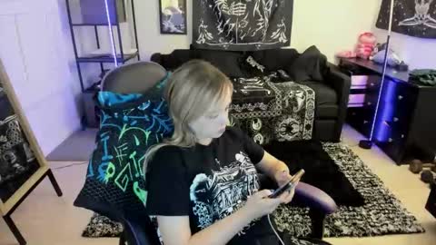 Luna online show from June 2026 04:02:02 AM