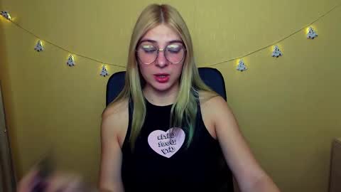 Snapshot of luna_lush_ chatting on December 2024 07:16:02 AM Luna online show from December 2024 07:16:02 AM