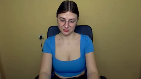 Luna online show from December 2025 10:11:02 AM