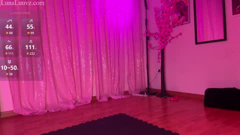 Luna Luuvz online show from May 2026 06:42:01 AM