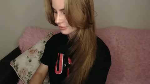 Snapshot of luna_moon77 chatting on September 2025 05:35:02 PM Luna online show from September 2025 05:35:02 PM