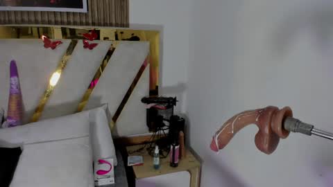 luna_naughty1 online show from April 2026 06:54:02 PM