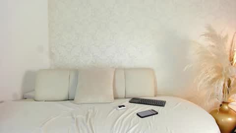 Luna online show from February 2026 09:22:02 PM