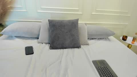 Luna online show from April 2026 02:27:02 AM