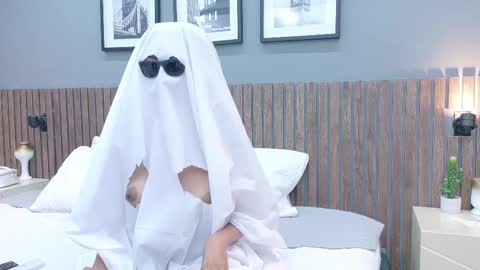 LUNA  online show from October 2025 06:01:01 AM