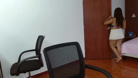 luna_rousse26 online show from May 2026 01:43:02 PM
