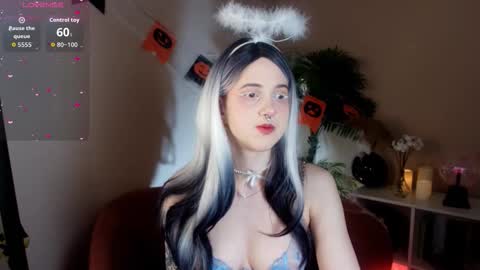 Luna online show from October 2025 09:58:02 PM