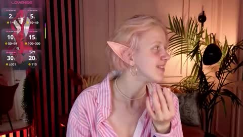 Luna online show from November 2025 10:10:02 PM