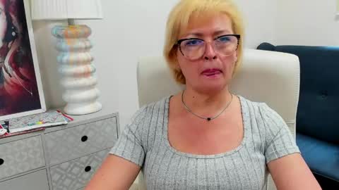 L u n a online show from June 2026 02:33:01 PM