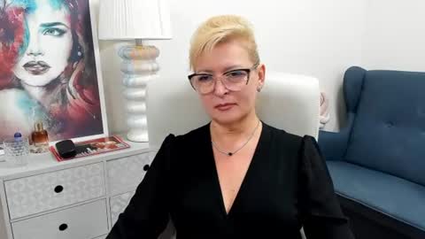 L u n a online show from July 2026 06:55:02 AM