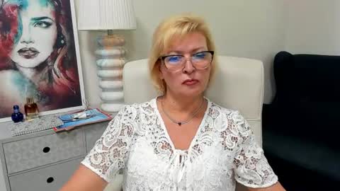 L u n a online show from August 2026 07:11:02 AM