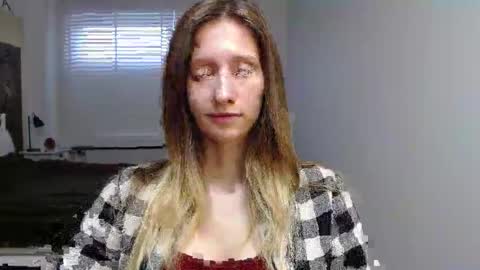 L U N A  online show from October 2025 05:37:01 AM