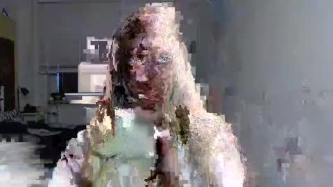 L U N A  online show from October 2025 06:48:01 AM