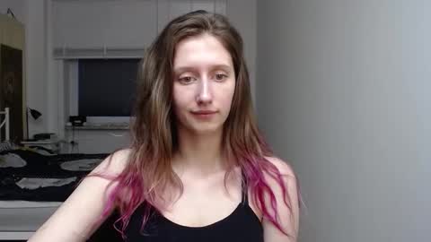 L U N A  online show from November 2025 07:09:01 AM