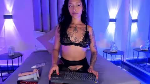 lunaa_moonn online show from July 2026 06:59:01 PM