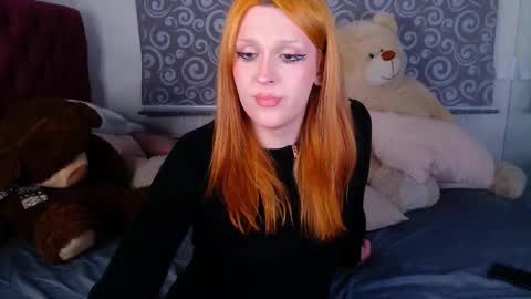 Luna give me a thumbs up please online show from February 2026 09:38:01 PM