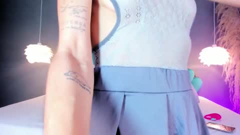 Luna  online show from October 2025 05:15:02 PM