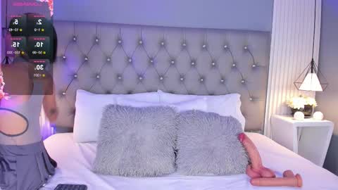 Luna  online show from December 2025 05:19:02 PM