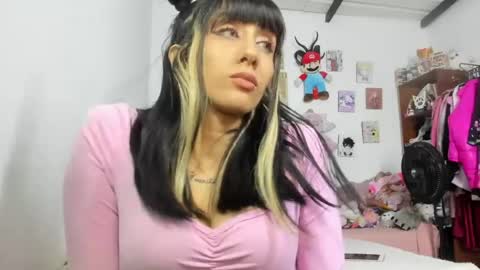 Snapshot of lunacristal_moon chatting on June 2026 08:25:02 AM lunacristal_moon online show from June 2026 08:25:02 AM