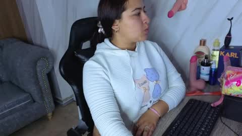 Lunafemme tf online show from April 2026 03:22:01 AM