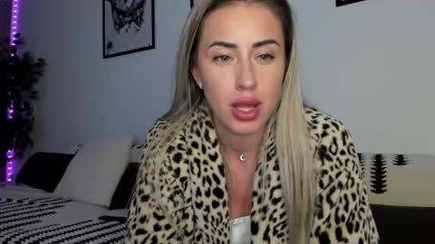 Laura online show from February 2025 10:33:01 PM