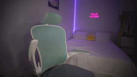 Laura online show from October 2025 06:02:02 AM