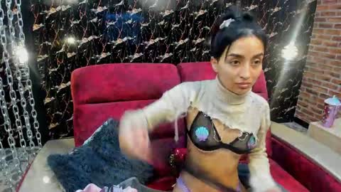 Luna  online show from May 2026 11:40:01 AM
