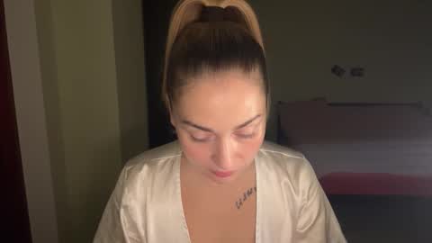 Lana online show from November 2025 10:30:01 PM