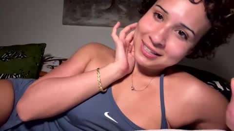 lunaloopzz online show from March 2026 01:00:02 AM