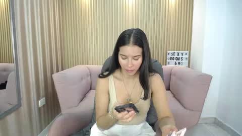 lunamillers_ online show from April 2026 03:53:02 AM
