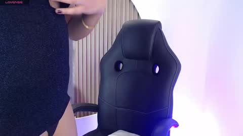 lunamillers_ online show from May 2026 04:29:01 AM