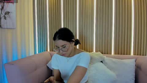 lunamillers_ online show from June 2026 04:18:02 AM