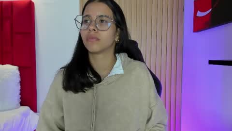 lunamillers_ online show from June 2026 04:57:01 AM