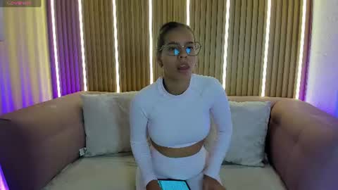 lunamillers_ online show from July 2026 04:05:01 AM