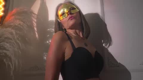 lunamisteriosa_ online show from July 2026 11:05:01 AM