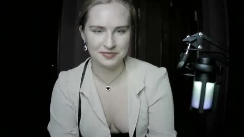 lunamystique_ online show from October 2025 08:21:02 PM