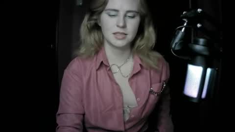 lunamystique_ online show from October 2025 05:24:02 PM