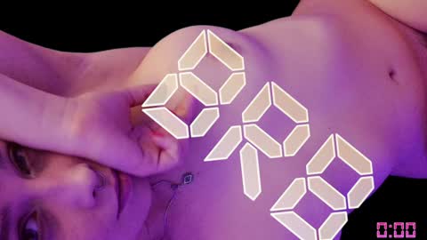 Snapshot of lunaoddity chatting on January 2025 10:55:01 PM Luna online show from January 2025 10:55:01 PM