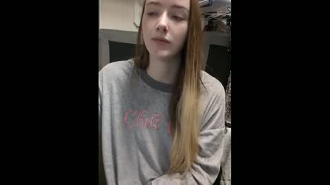 Snapshot of lunapixie2020 chatting on January 2025 07:22:01 PM lunapixie2020 online show from January 2025 07:22:01 PM