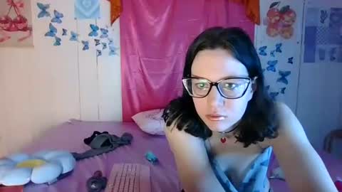 Snapshot of lunaquinn45 chatting on December 2025 04:26:01 PM lunaquinn45 online show from December 2025 04:26:01 PM