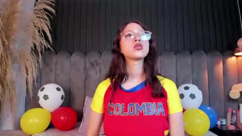 lunar_lustx online show from June 2026 07:08:01 PM