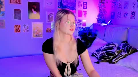 lunariafox online show from April 2026 02:55:02 PM