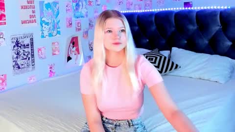 lunariafox online show from April 2026 02:26:01 PM