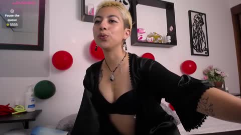 Snapshot of lunarichy chatting on December 2025 08:18:02 PM lunarichy online show from December 2025 08:18:02 PM