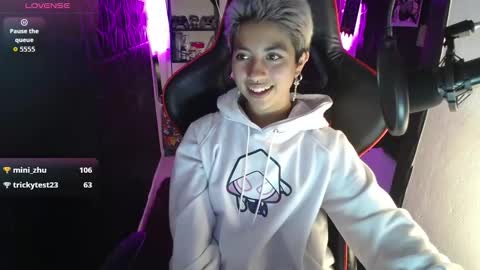 Snapshot of lunarichy chatting on January 2026 05:27:02 PM lunarichy online show from January 2026 05:27:02 PM