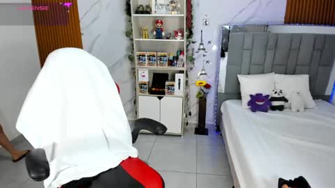 Snapshot of lunascoott chatting on May 2026 02:07:02 AM ARI online show from May 2026 02:07:02 AM