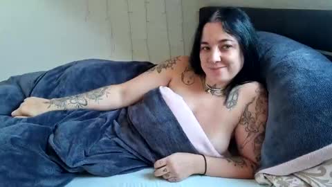 Luna  powered by bitch dust online show from December 2024 11:33:02 AM