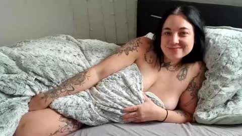 Luna  powered by bitch dust online show from December 2024 11:28:01 AM